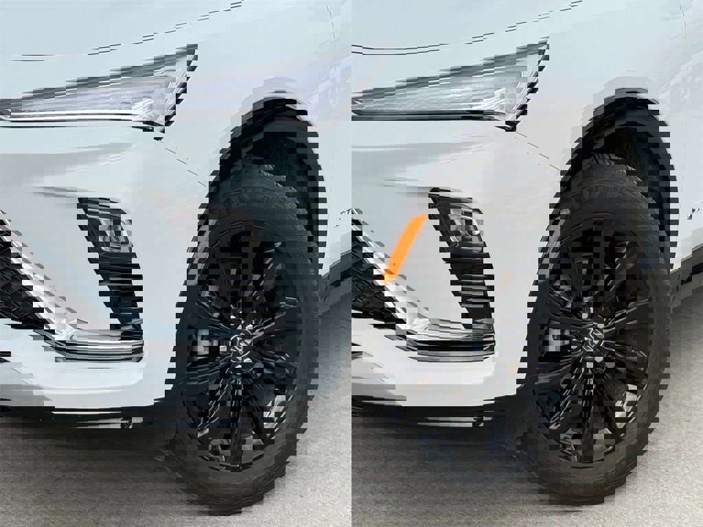 Used 2025 Buick Envista Sport Touring image 2