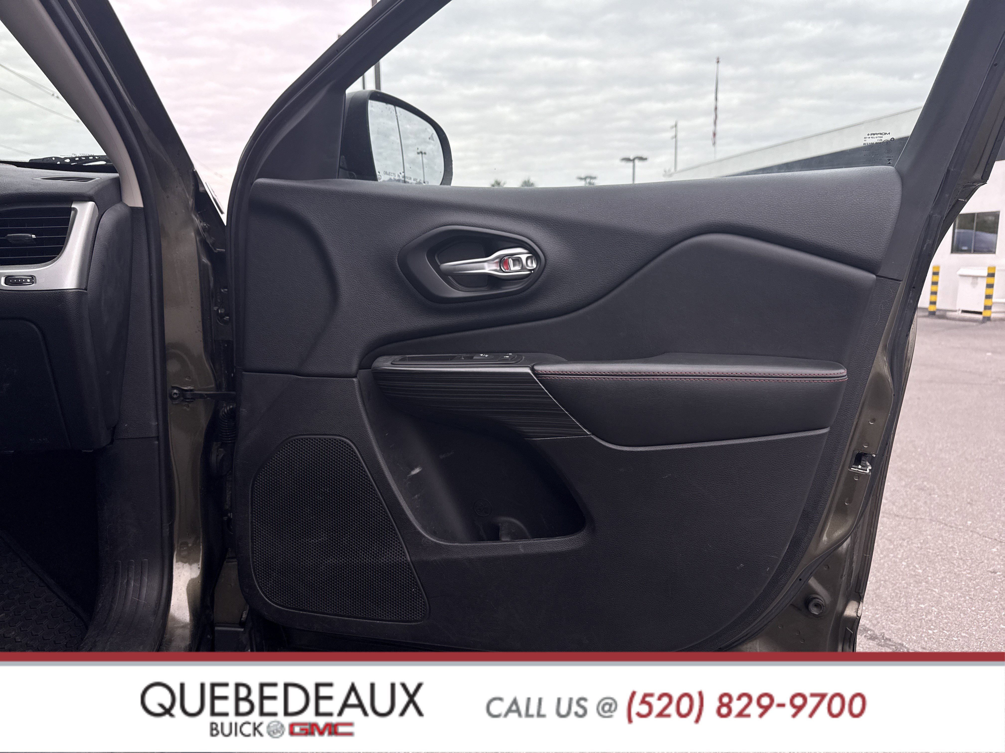 Used 2016 Jeep Cherokee Trailhawk w/ Comfort/Convenience Group image 34