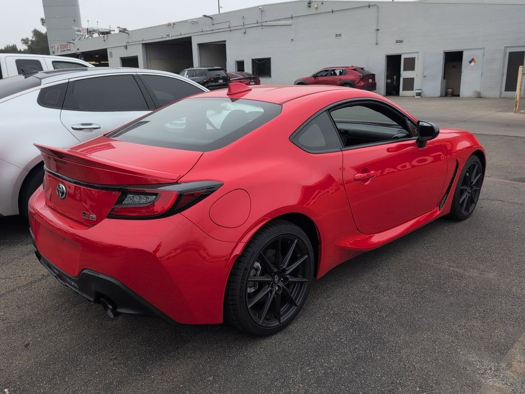 Used 2025 Toyota GR86 Premium w/ ALL Weather Mat Package (TMS) RWD image 6