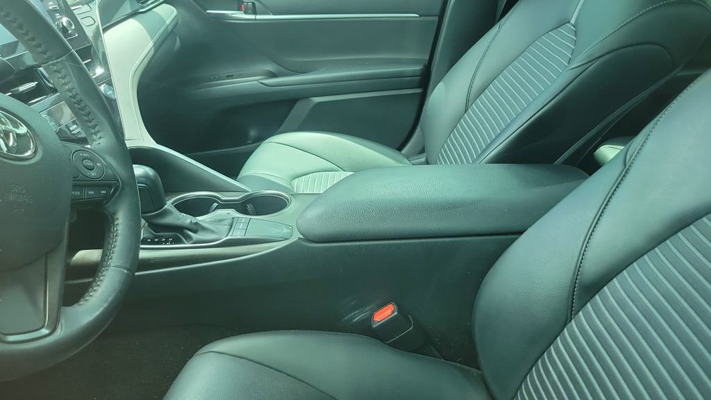 Used 2022 Toyota Camry SE w/ Convenience Package image 9