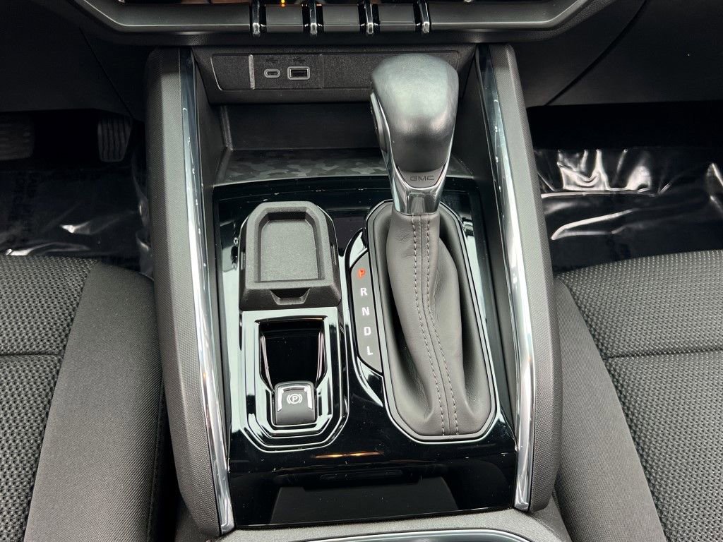 Used 2024 GMC Canyon Elevation image 16