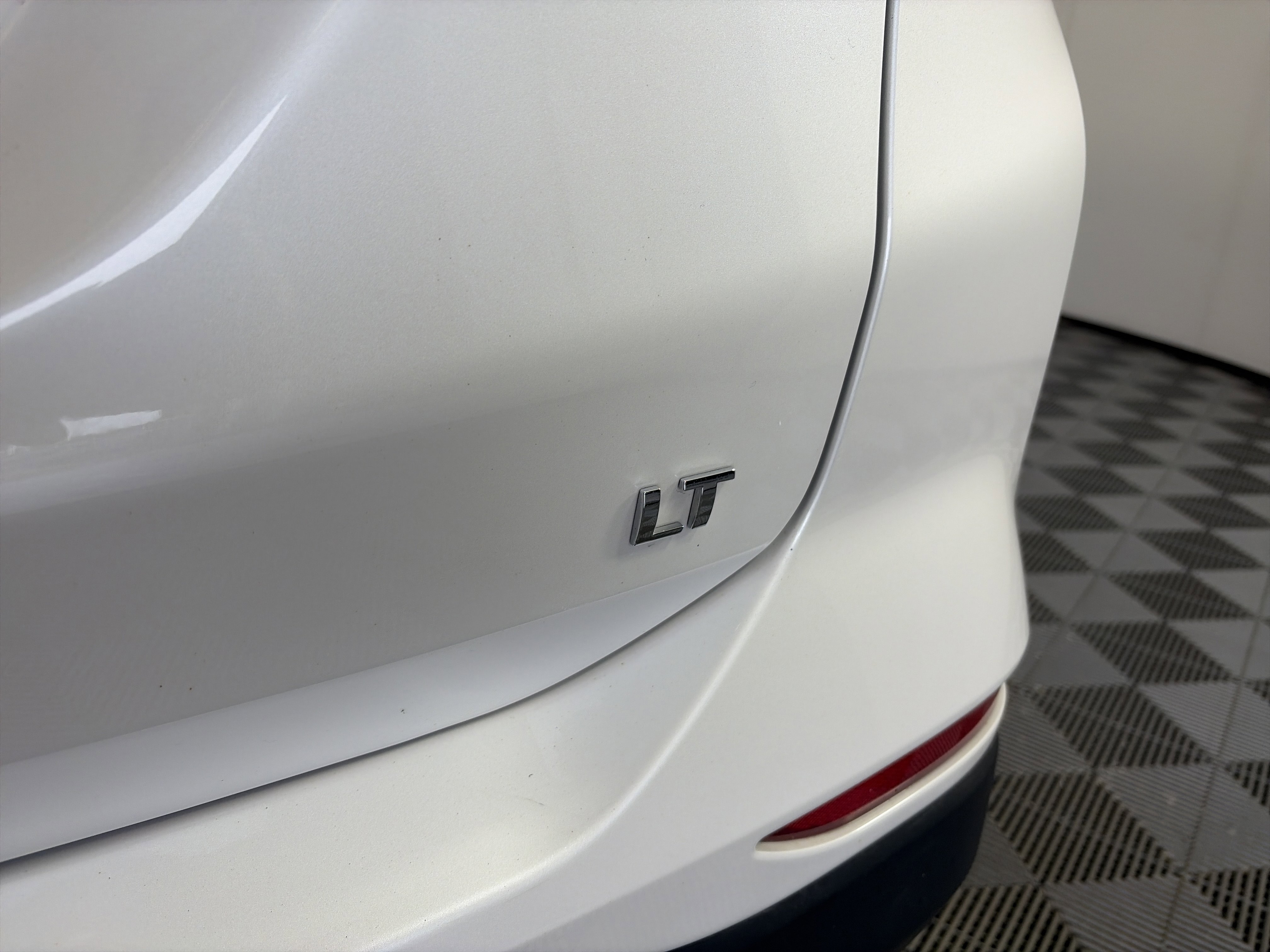 Used 2024 Chevrolet Equinox LT w/ LPO, Floor Liner Package image 17