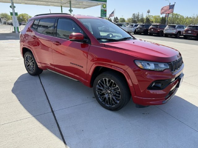Used 2023 Jeep Compass Limited AWD/4WD image 1