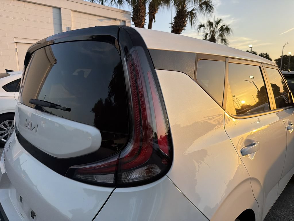 Certified 2023 Kia Soul LX w/ LX Technology Package FWD image 10