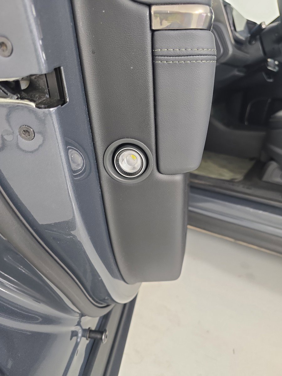 Used 2024 Rivian R1S Adventure image 32