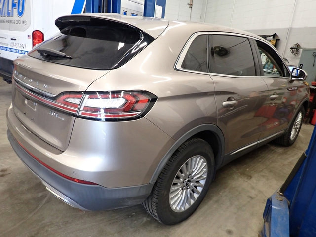 Used 2019 Lincoln Nautilus Premier image 3