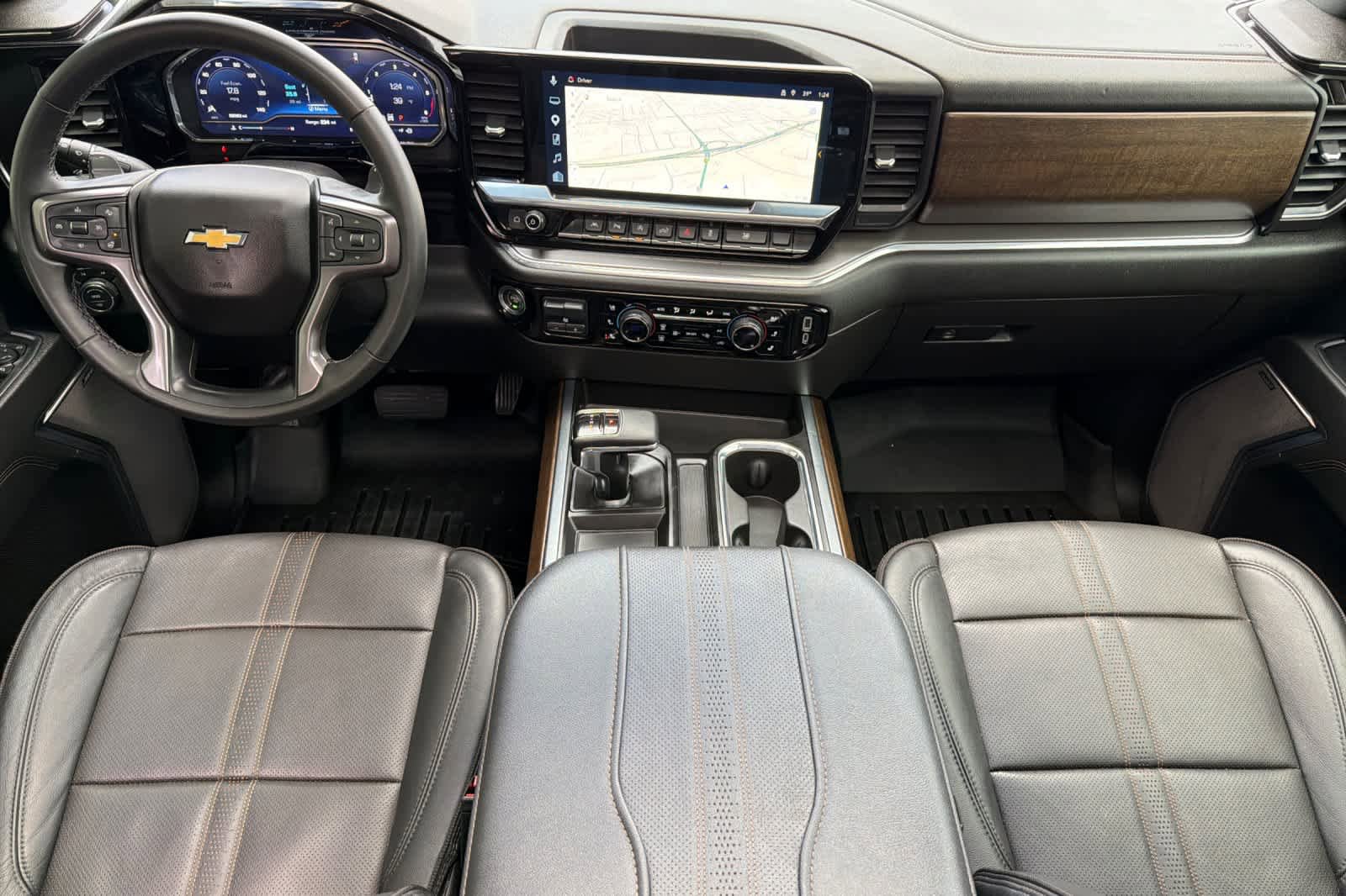 Used 2023 Chevrolet Silverado 1500 High Country w/ Technology Package image 3