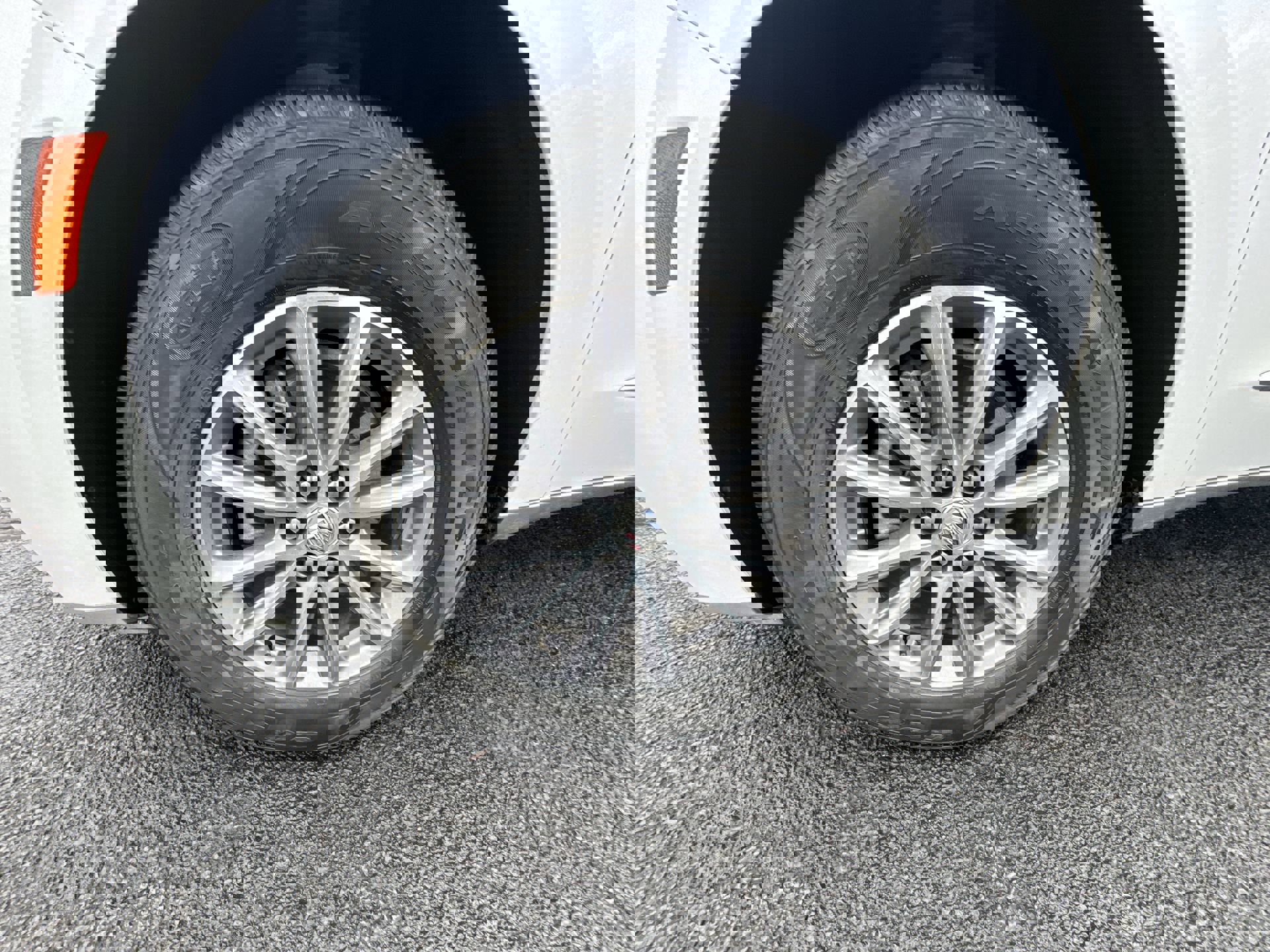 Certified 2024 Buick Enclave Essence image 10