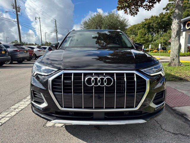 Used 2023 Audi Q3 2.0T Premium w/ Convenience Package AWD/4WD image 3