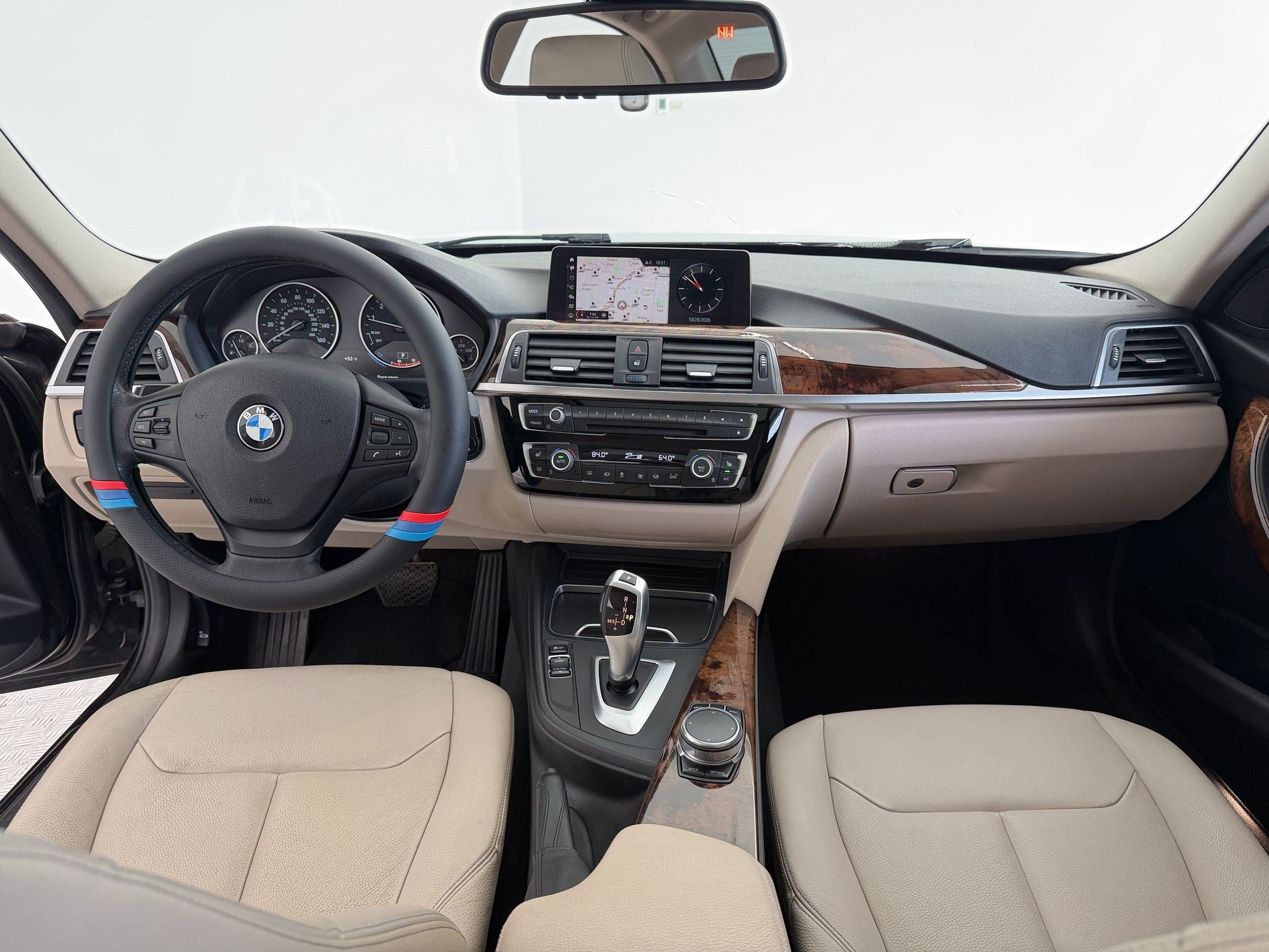 Used 2018 BMW 320i Sedan RWD image 16
