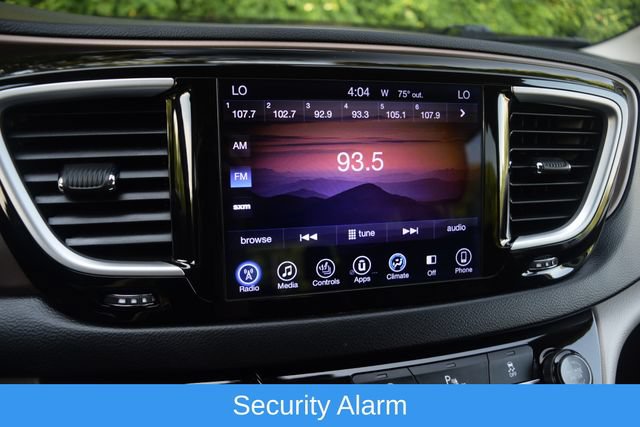 Used 2017 Chrysler Pacifica Touring-L FWD image 9