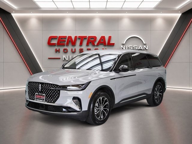 Used 2026 Lincoln Nautilus Premier AWD/4WD image 2