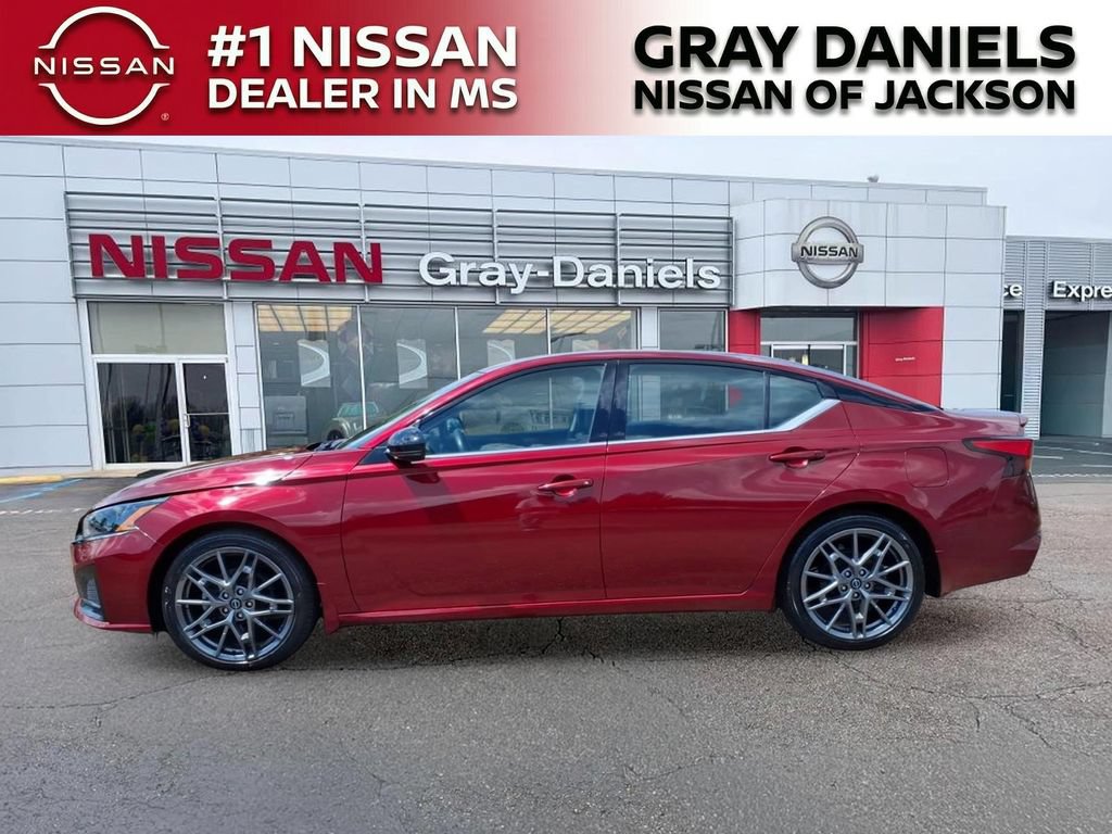 Certified 2024 Nissan Altima 2.0 SR FWD image 5