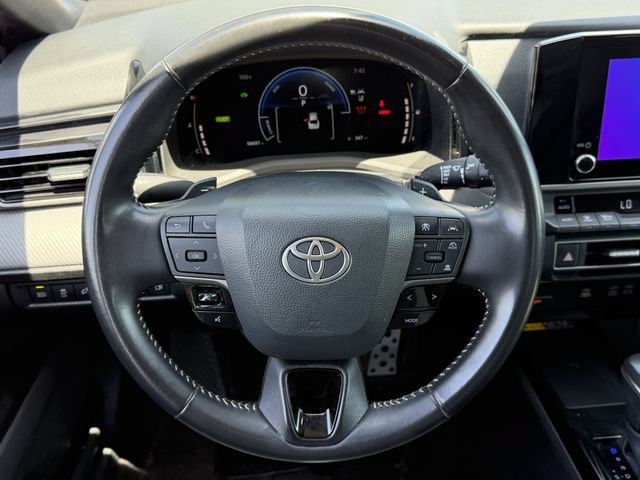 Used 2025 Toyota Camry SE FWD image 12