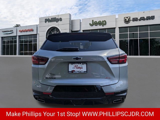 Used 2025 Chevrolet Blazer RS w/ Driver Confidence II Package FWD image 4