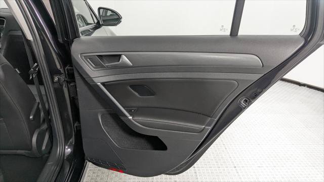 Used 2018 Volkswagen Golf SE FWD image 21