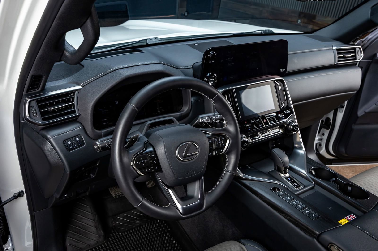 Used 2025 Lexus LX 700h Overtrail w/ Accessory Package (Z1) image 13