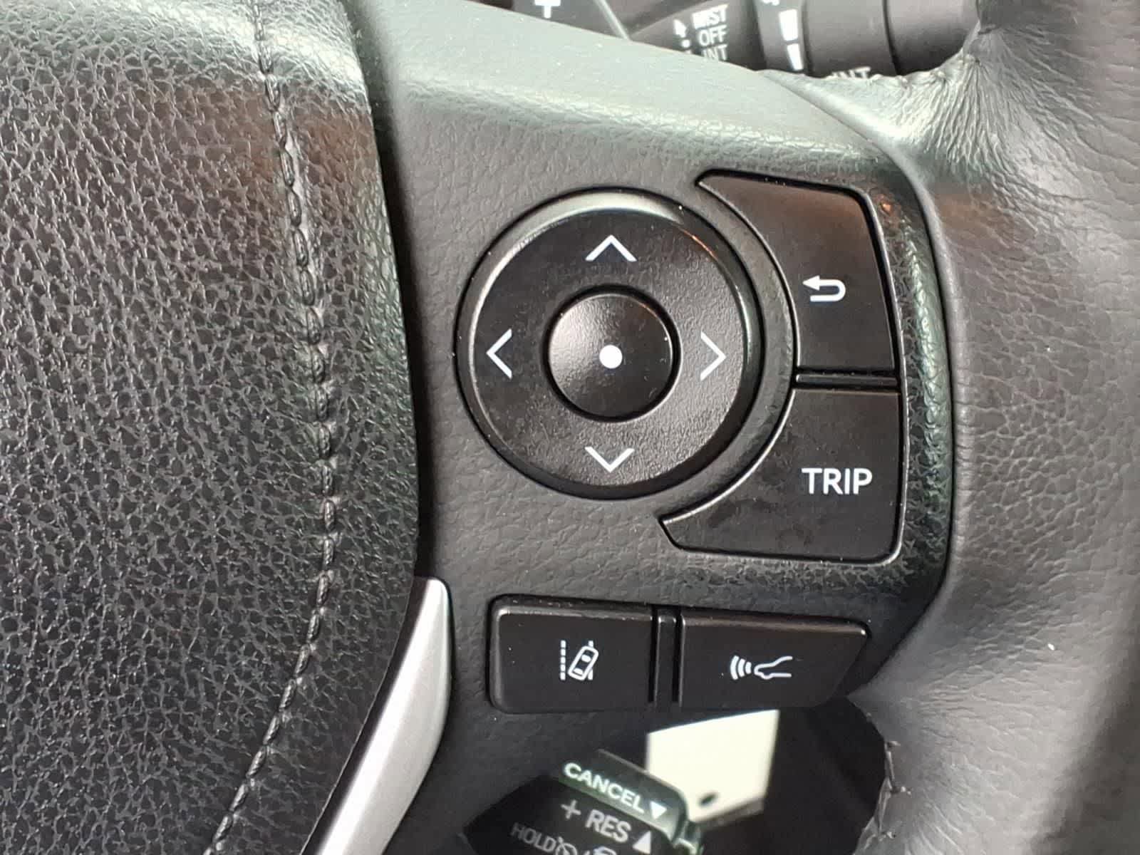 Used 2018 Toyota Corolla SE FWD image 19
