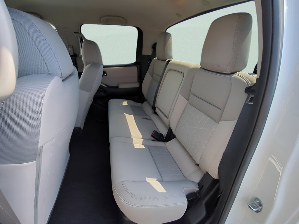 Used 2025 Nissan Frontier SV RWD image 14