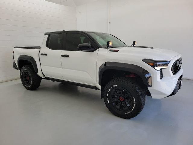 Used 2025 Toyota Tacoma TRD Pro AWD/4WD image 4