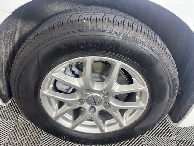 Used 2025 Chrysler Pacifica Select FWD image 41
