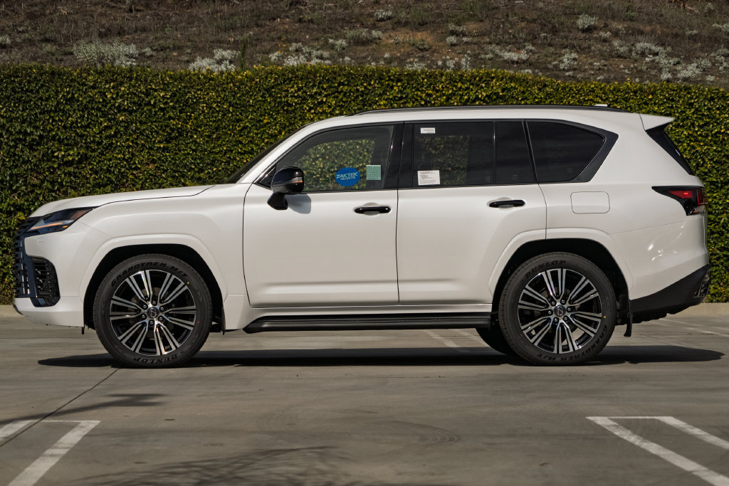 New 2026 Lexus LX 600 4WD w/ Accessory Package (Z1) image 7
