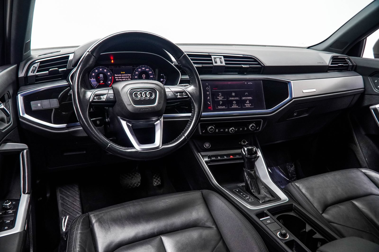 Used 2019 Audi Q3 2.0T Premium w/ Convenience Package AWD/4WD image 16