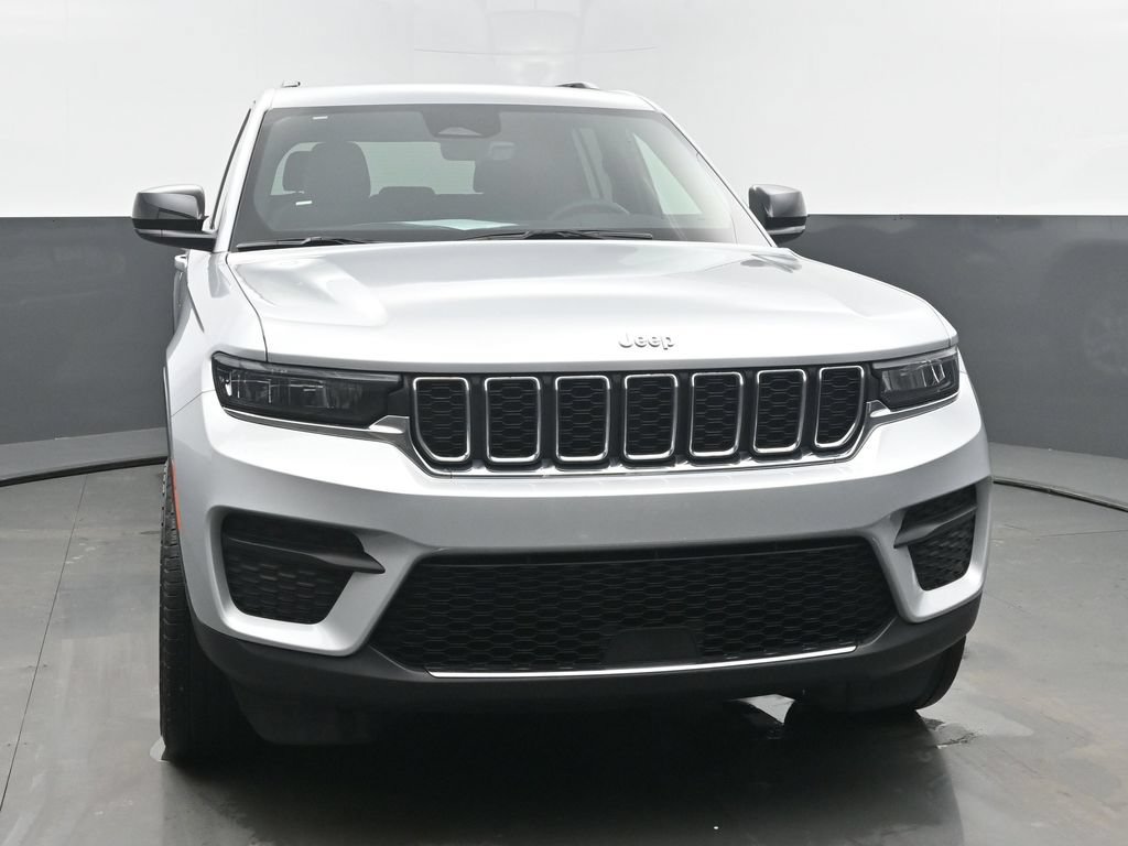 Used 2025 Jeep Grand Cherokee Laredo AWD/4WD image 9