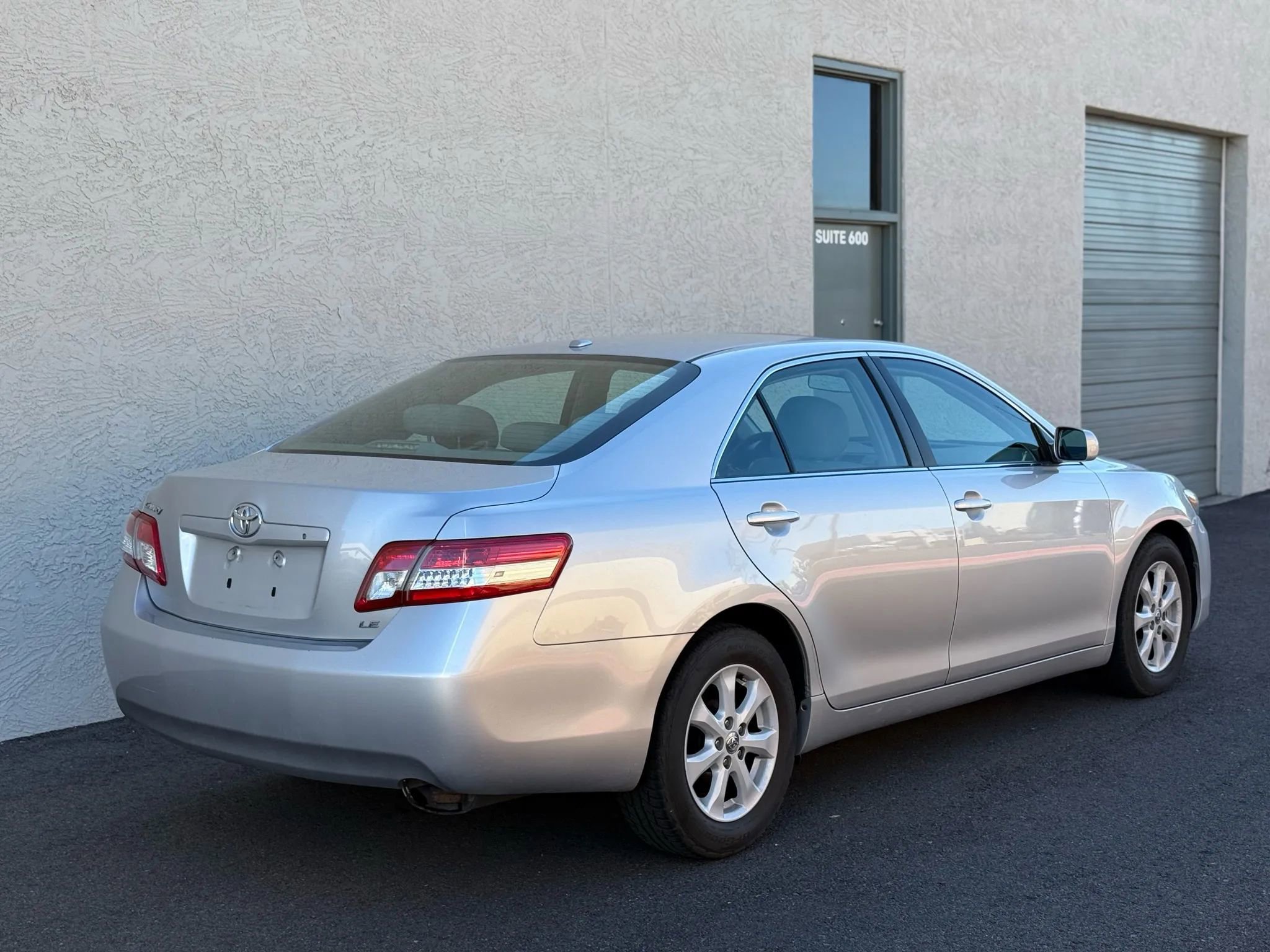 Used 2010 Toyota Camry LE image 6
