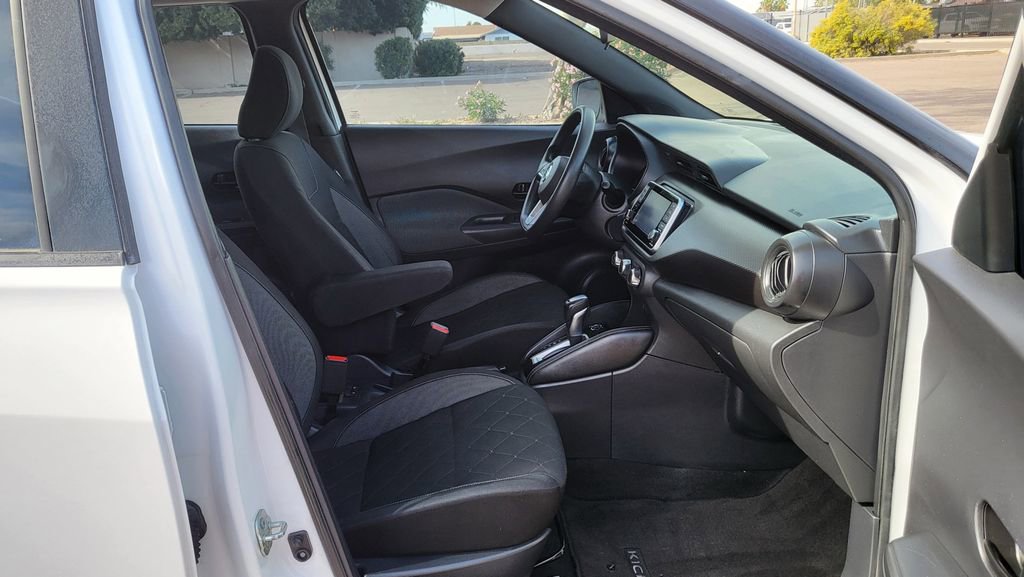 Used 2019 Nissan Kicks S image 16