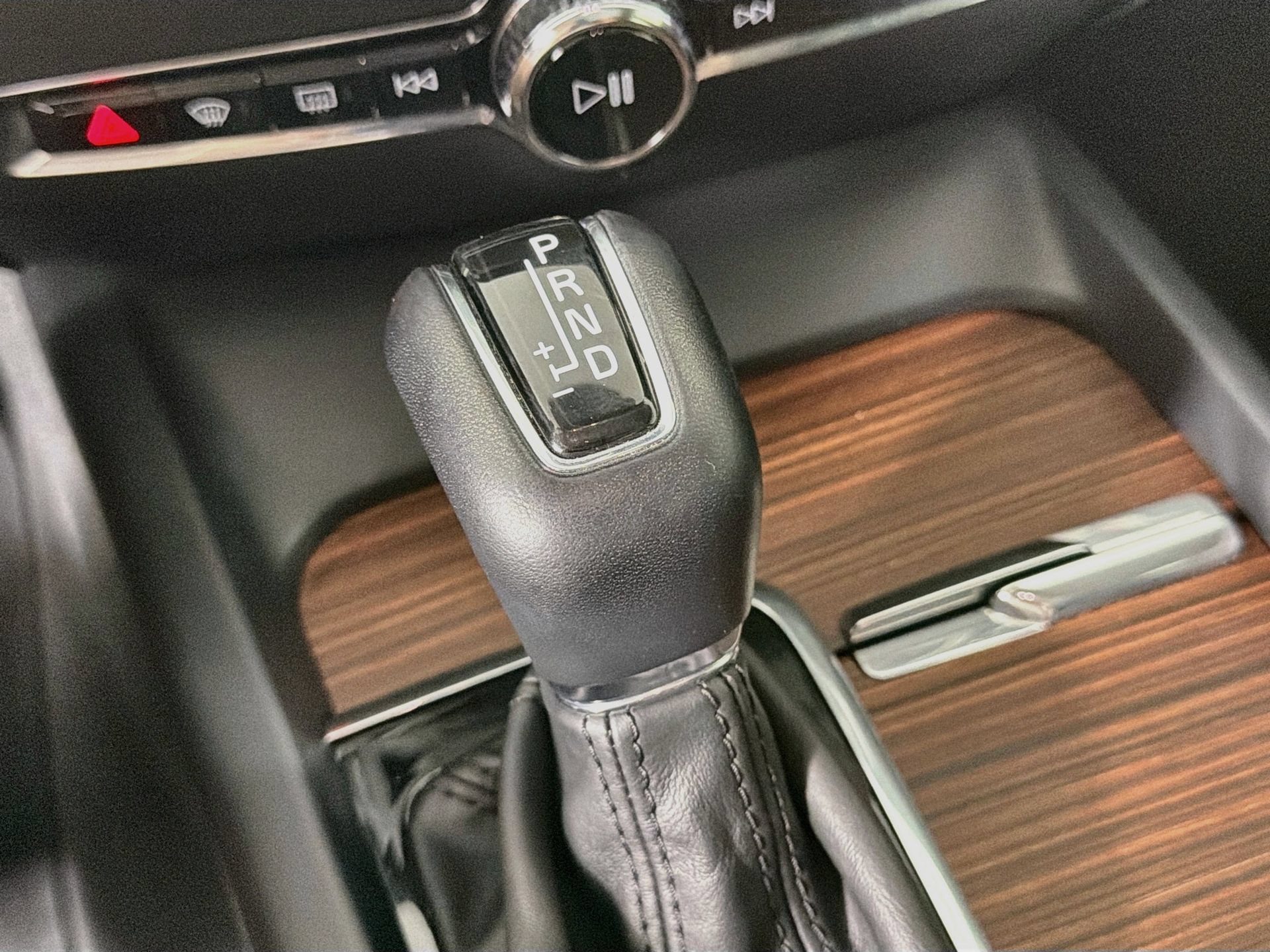 Used 2019 Volvo S60 T5 Momentum w/ Multimedia Package FWD image 18