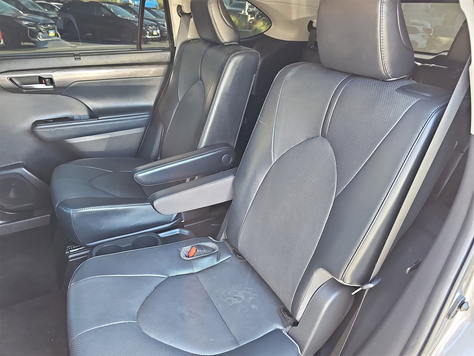 Used 2022 Toyota Highlander Limited image 16