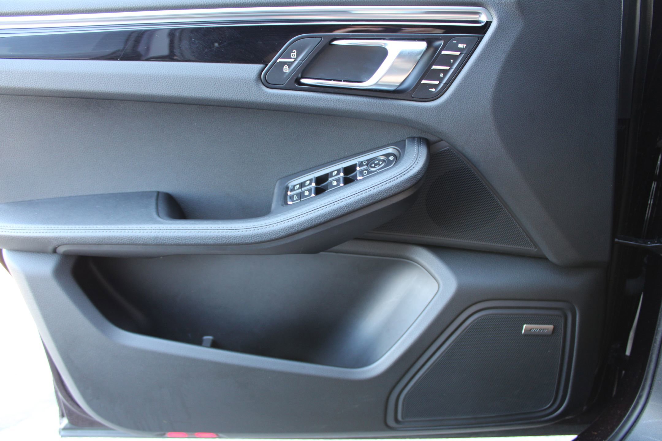 Certified 2024 Porsche Macan image 14