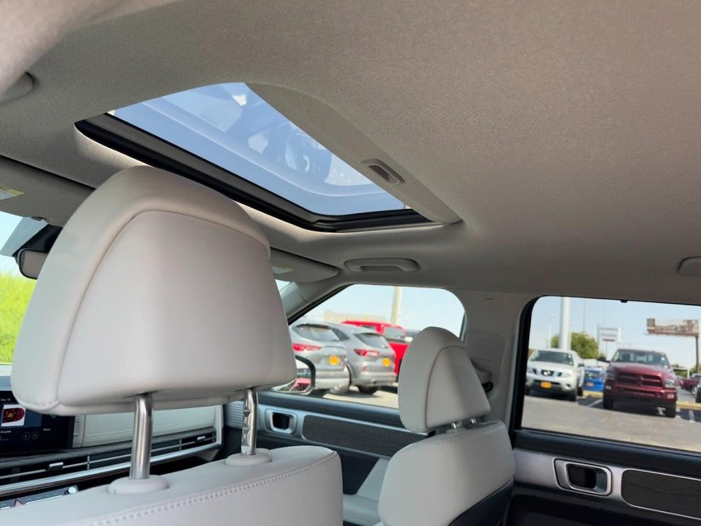 Used 2024 Hyundai Santa Fe Limited image 34