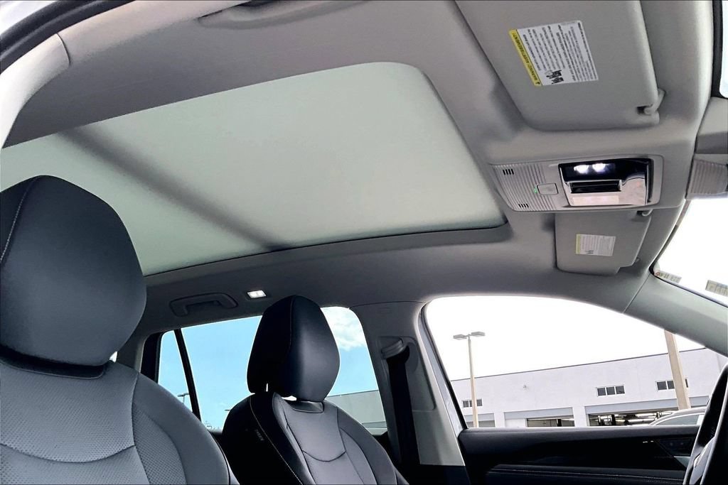 Certified 2026 Volkswagen Tiguan SE w/ Panoramic Sunroof Package FWD image 22
