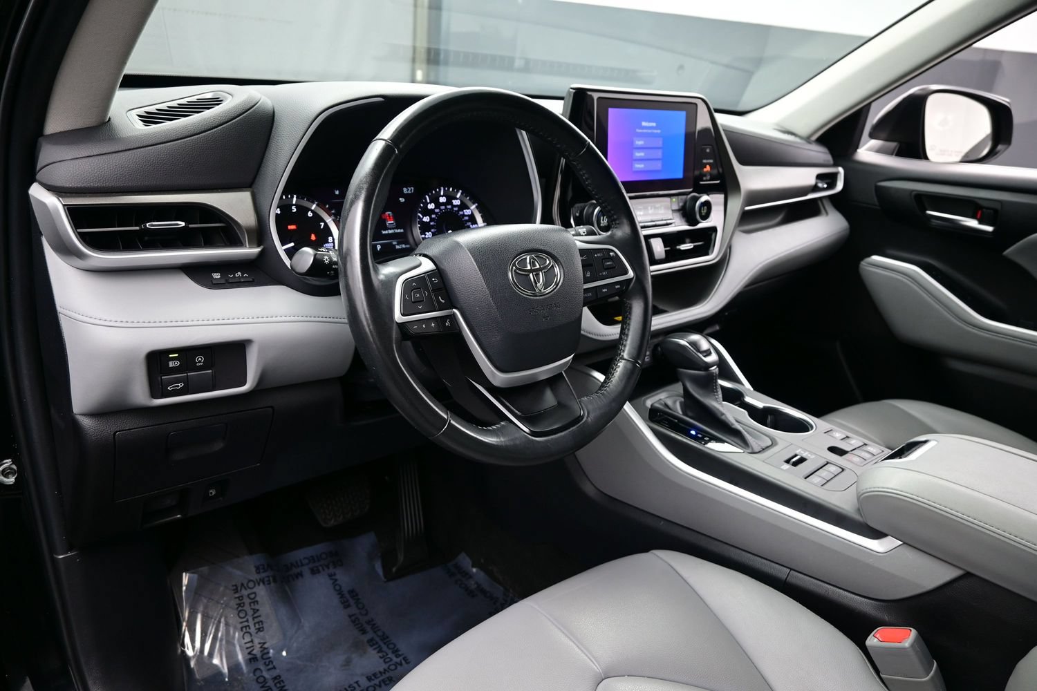 Used 2023 Toyota Highlander XLE AWD/4WD image 13