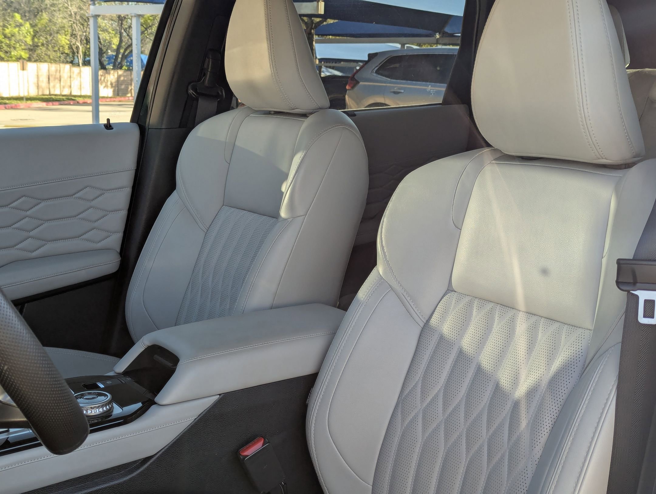 Used 2025 Mitsubishi Outlander SEL image 13