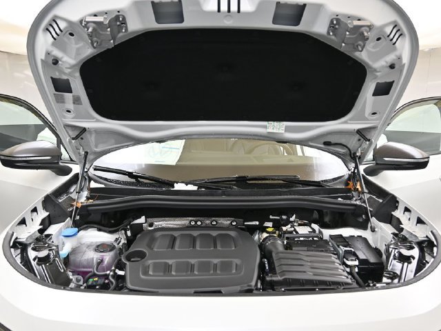 Used 2026 Volkswagen Tiguan SE R-Line AWD/4WD image 9
