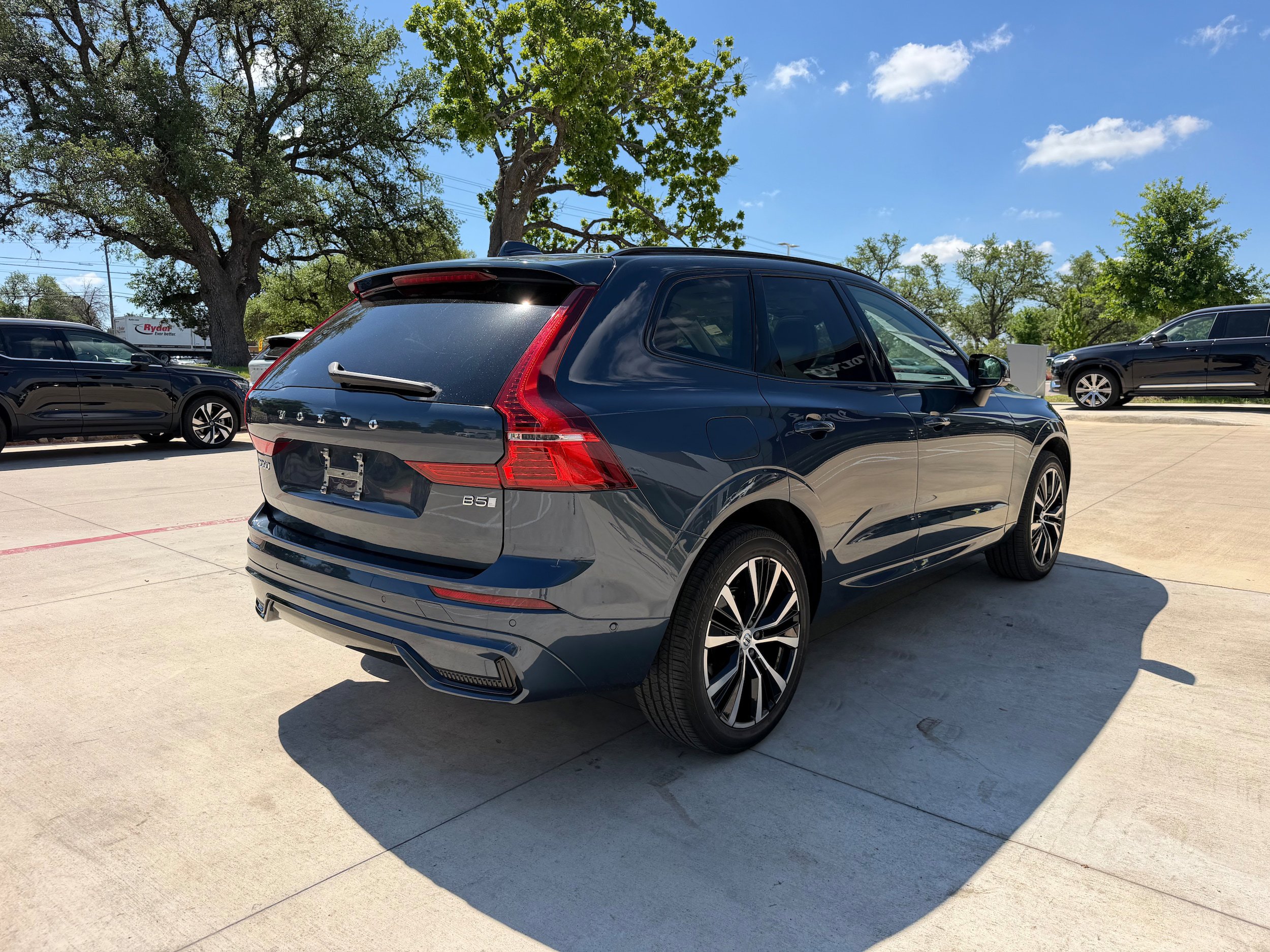Certified 2023 Volvo XC60 B5 Plus FWD image 6