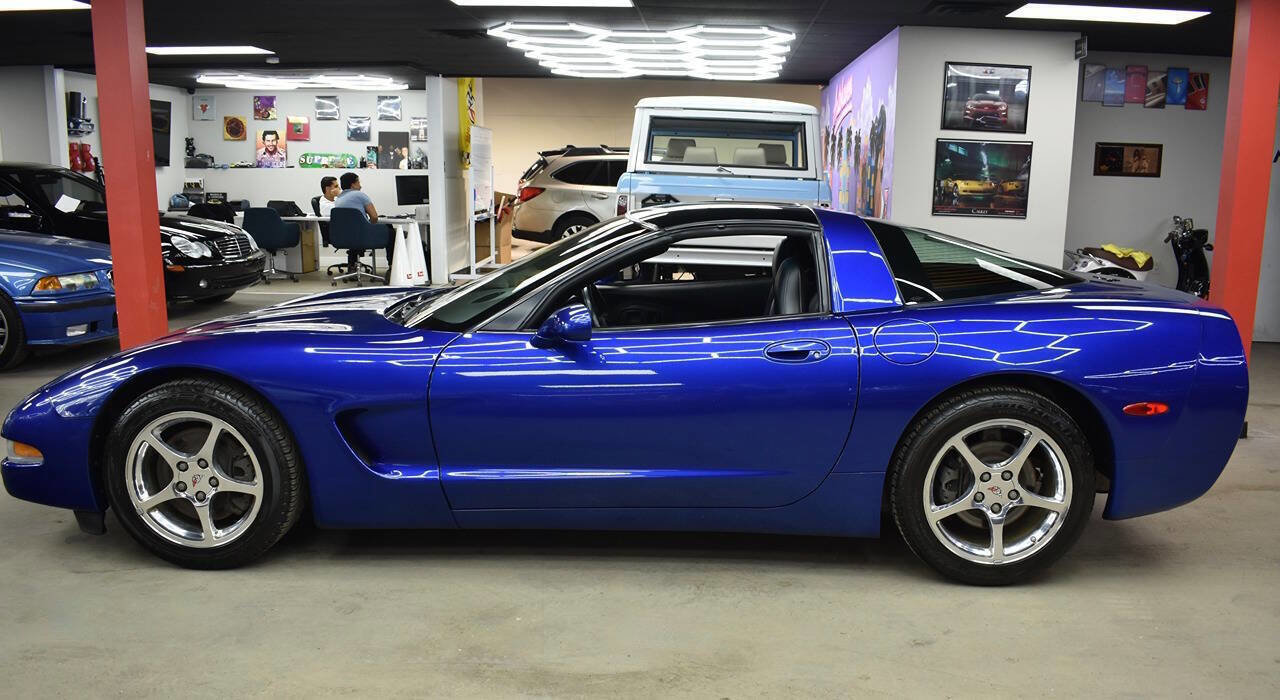 Used 2002 Chevrolet Corvette Coupe w/ Preferred Equipment Group1 RWD image 8