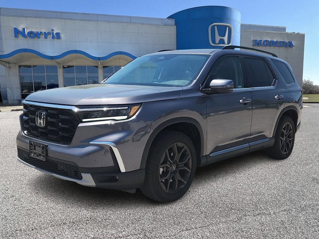 Certified 2025 Honda Pilot Touring image 2