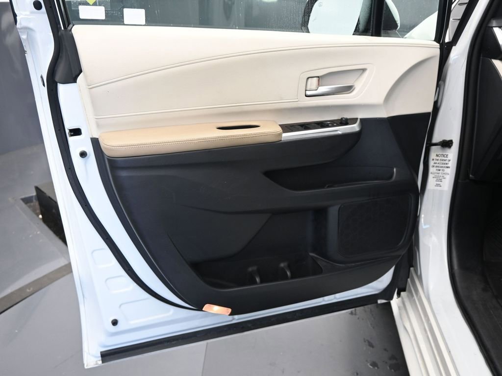 Used 2021 Toyota Sienna XLE image 25