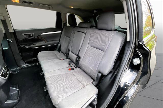 Certified 2019 Toyota Highlander LE w/ Carpet Mat Package (TMS) AWD/4WD image 21