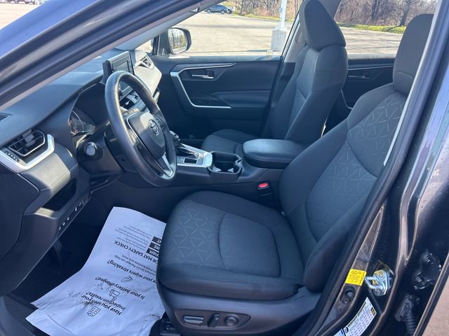 Used 2021 Toyota RAV4 XLE w/ Convenience Package image 9