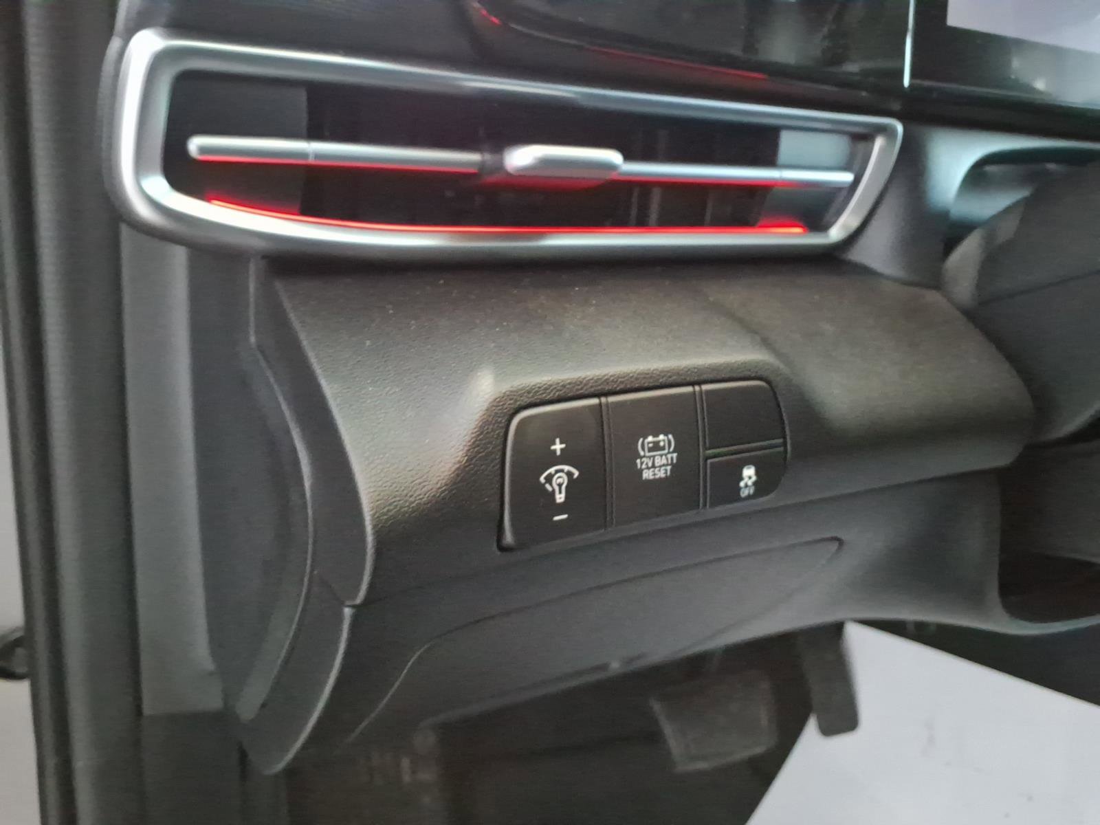 Certified 2025 Hyundai Elantra Limited image 23