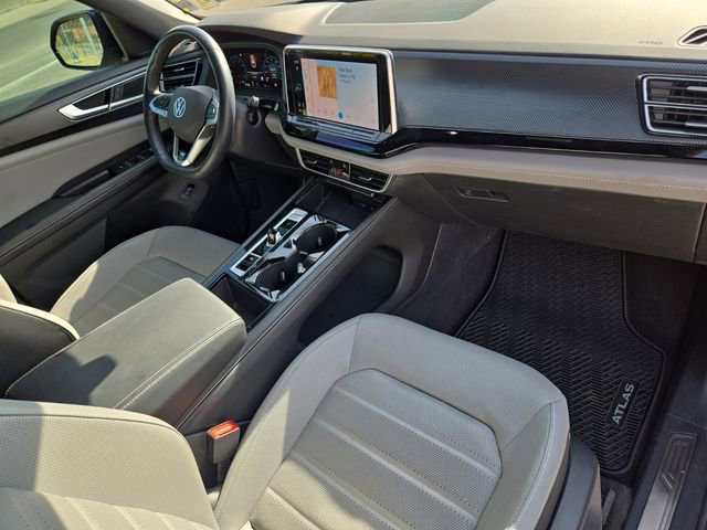 Used 2024 Volkswagen Atlas Cross Sport SEL R-Line image 11
