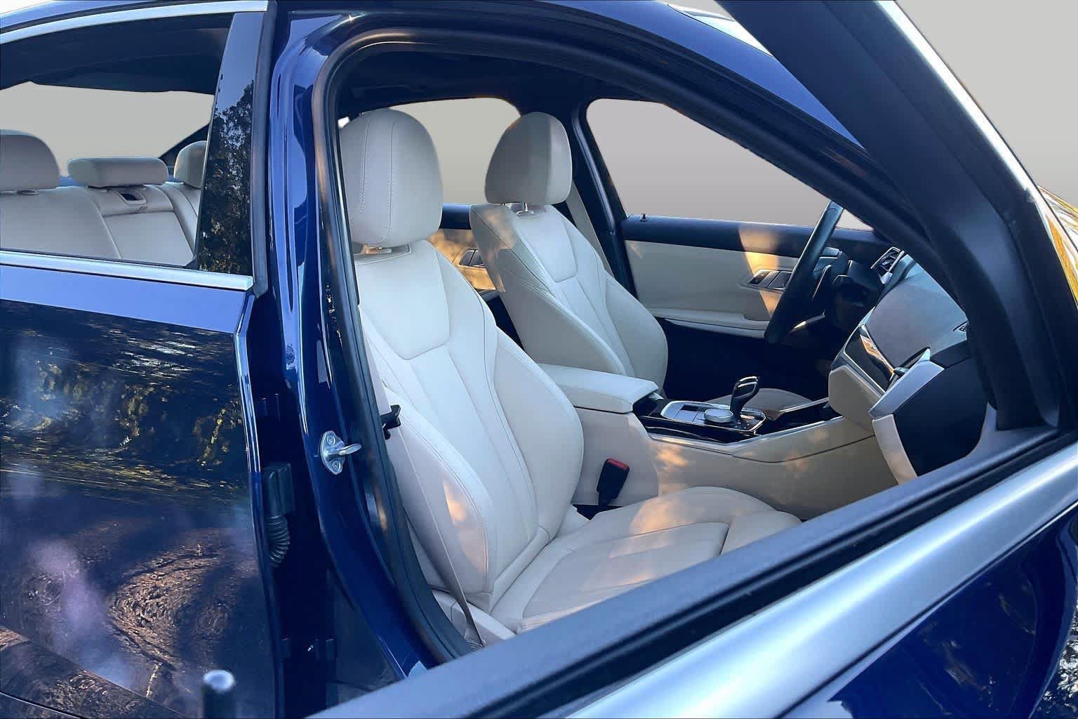 Used 2019 BMW 330i xDrive Sedan w/ Convenience Package AWD/4WD image 8