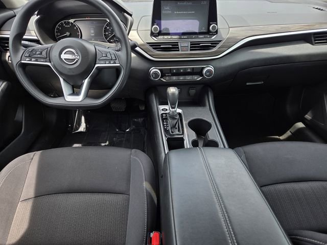 Used 2025 Nissan Altima 2.5 SV FWD image 8