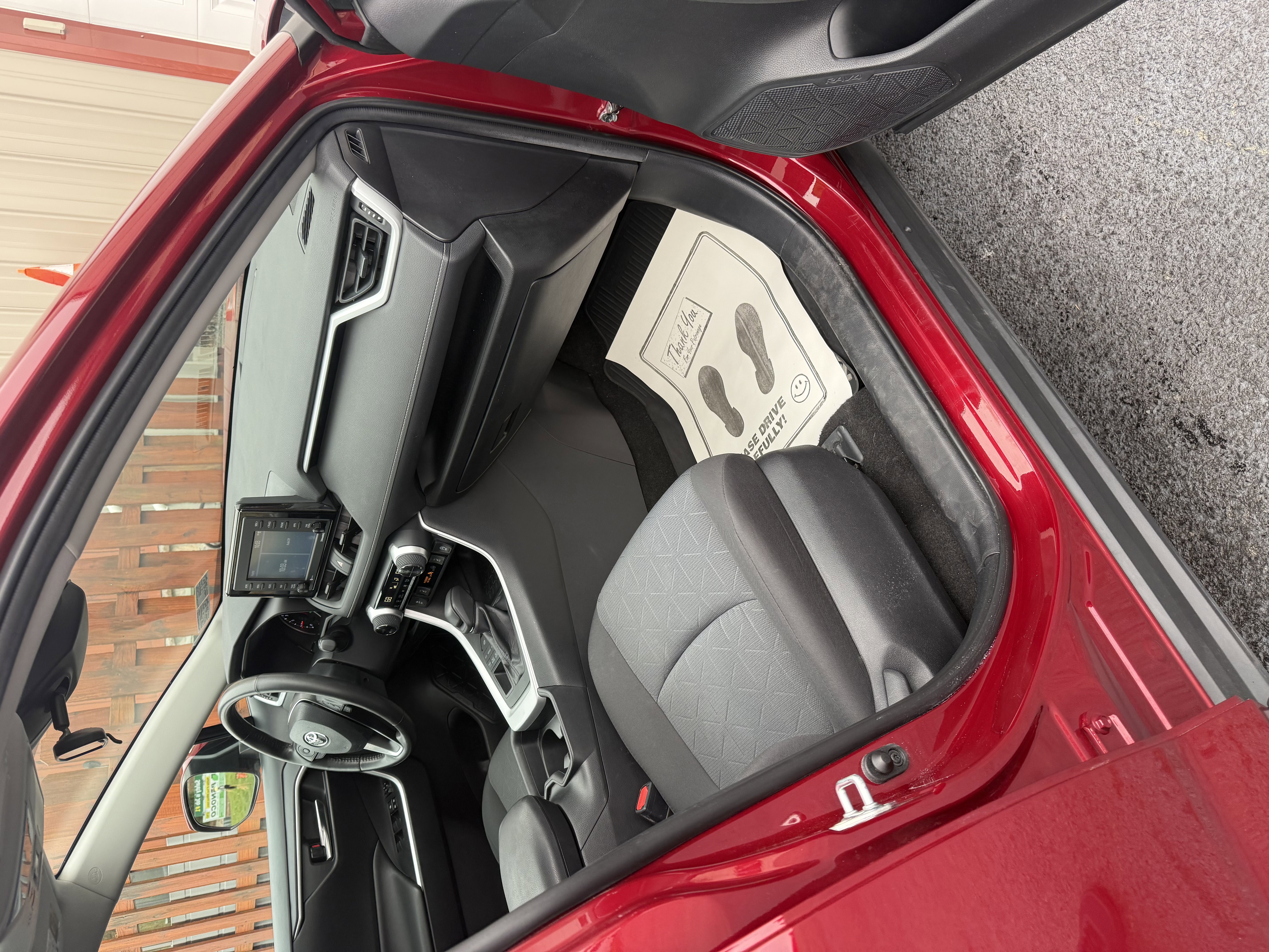 Used 2020 Toyota RAV4 XLE image 9