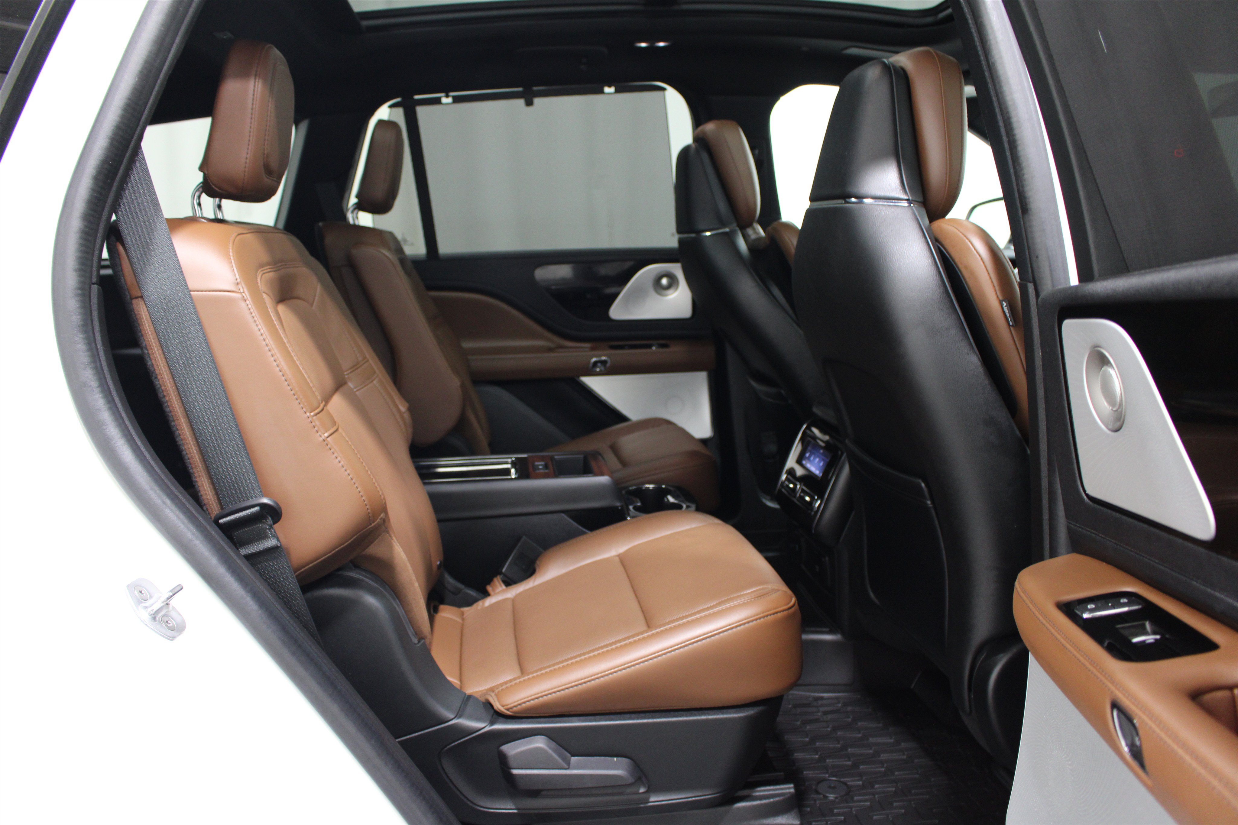 Certified 2023 Lincoln Aviator Grand Touring w/ Equipment Group 301A AWD/4WD image 28